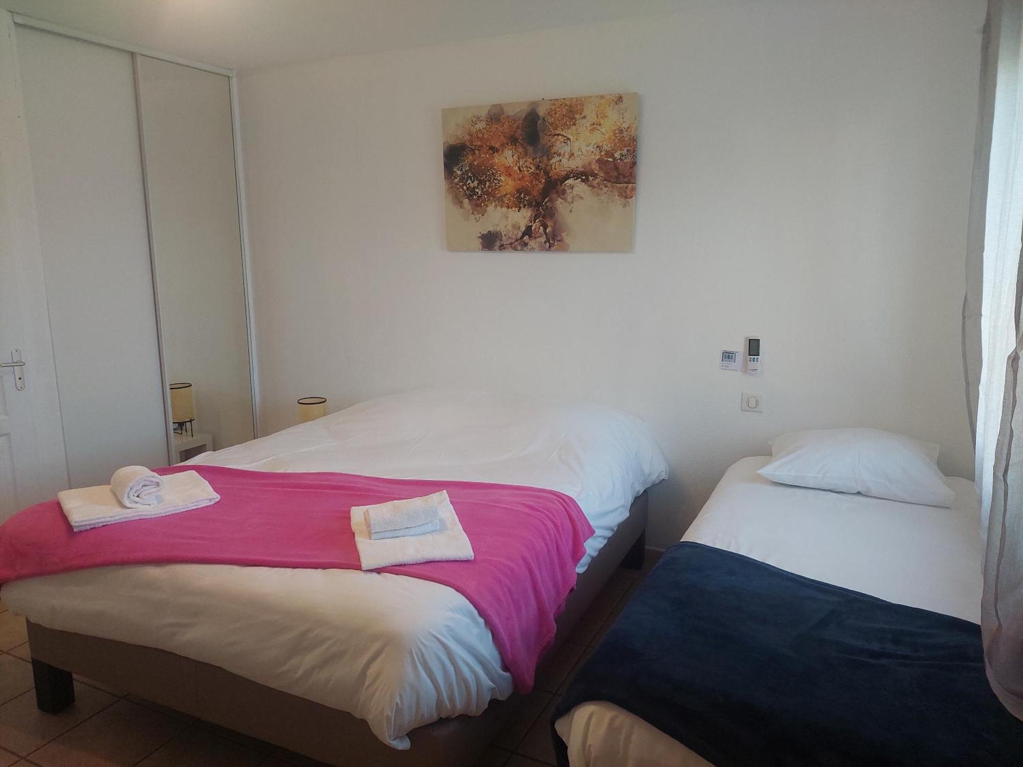 Logis Hotel Restaurant Le Clos Saint Loup Bram Экстерьер фото